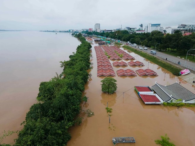 Mực nước sông Mekong ngày 13-9 tại công viên Donchan, Thủ đô Vientiane của Lào