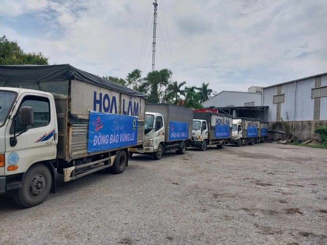 Các chuyến xe tiếp sức đồng bào vùng lũ liên tục được Tân Hiệp Phát chuyển đi trong 2 ngày qua Các chuyến xe tiếp sức đồng bào vùng lũ liên tục được Tân Hiệp Phát chuyển đi trong 2 ngày qua
