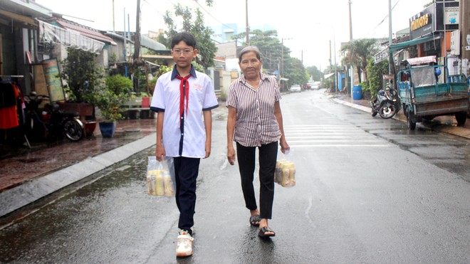 Những phần quà nối trọn yêu thương góp phần chia sẻ khó khăn, nâng bước cho các em học sinh tới trường và vững bước trong cuộc sống Những phần quà nối trọn yêu thương góp phần chia sẻ khó khăn, nâng bước cho các em học sinh tới trường và vững bước trong cuộc sống