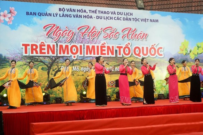 Ngày hội là hoạt động thường niên thiết thực mừng Đảng, mừng Xuân mới. Ngày hội là hoạt động thường niên thiết thực mừng Đảng, mừng Xuân mới.