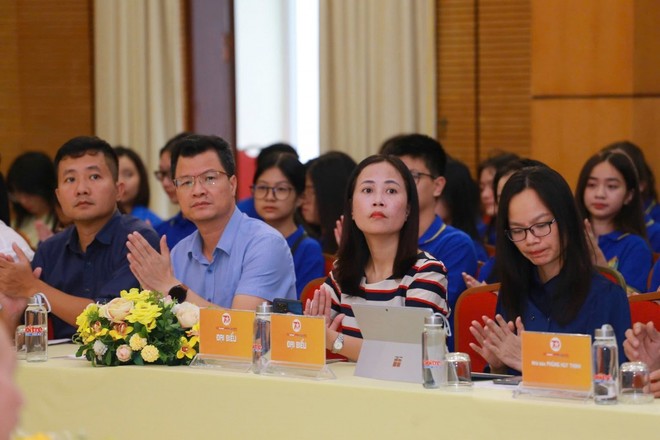 Các đại biểu tham dự chương trình Các đại biểu tham dự chương trình