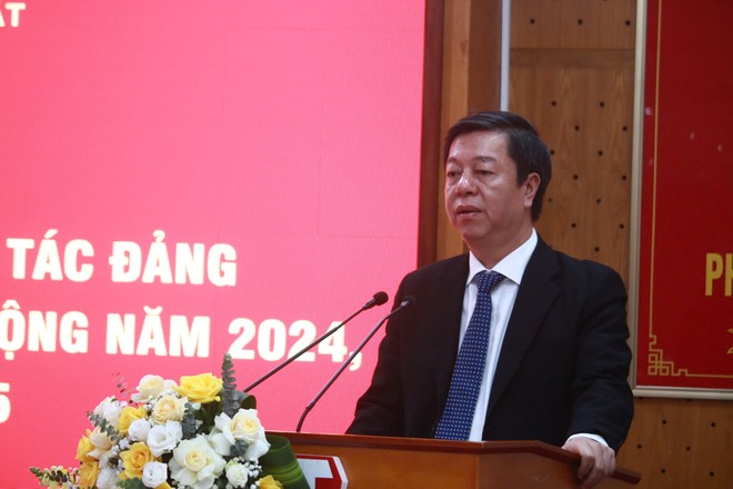 PGS.TS Vũ Trọng Lâm, Giám đốc - Tổng Biên tập Nhà xuất bản Chính trị quốc gia Sự thật phát biểu tại hội nghị.