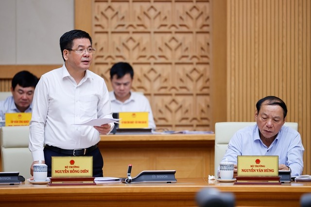 Bộ trưởng Bộ Công Thương Nguyễn Hồng Diên phát biểu