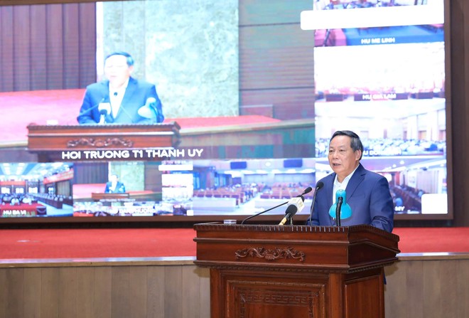 Phó Bí thư Thường trực Thành ủy Hà Nội Nguyễn Văn Phong phát biểu chỉ đạo hội nghị