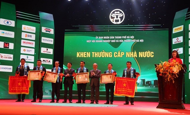 Khen thưởng các tập thể, cá nhân có thành tích xuất sắc trong năm 2024