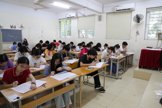 Gần 3.300 thí sinh dự thi vào 7 lớp chuyên ngoại ngữ của ĐH Ngoại ngữ, ĐHQG Hà Nội