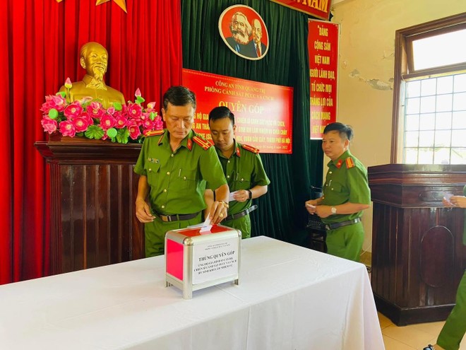 CBCS Phòng Cảnh sát PCCC&CNCH Công an tỉnh Quảng Trị quyên góp ủng hộ 3 liệt sỹ CBCS Phòng Cảnh sát PCCC&CNCH Công an tỉnh Quảng Trị quyên góp ủng hộ 3 liệt sỹ