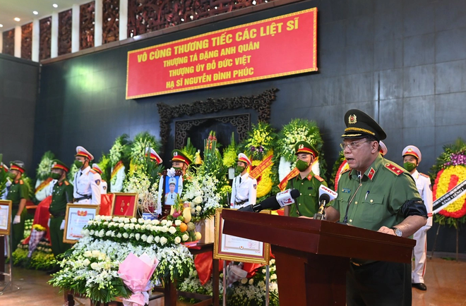 Tang lễ trọng thể 3 Liệt sỹ Công an Hà Nội anh dũng hy sinh vì sự bình yên của Nhân dân ảnh 97 Tang lễ trọng thể 3 Liệt sỹ Công an Hà Nội anh dũng hy sinh vì sự bình yên của Nhân dân ảnh 97