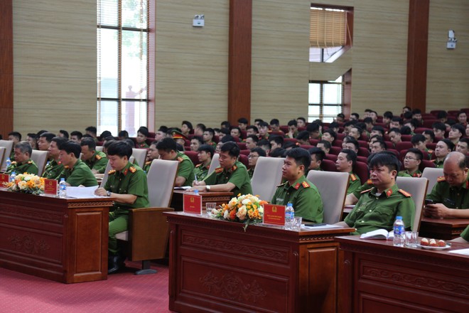 Các đại biểu dự buổi nói chuyện