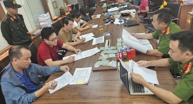 Các đối tượng tại cơ quan công an Các đối tượng tại cơ quan công an