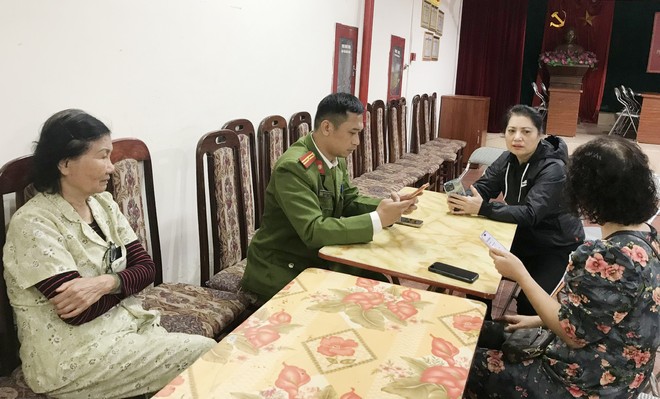 Tranh thủ vận động hướng dẫn cán bộ cơ sở, nhân dân cài đặt iHanoi Tranh thủ vận động hướng dẫn cán bộ cơ sở, nhân dân cài đặt iHanoi