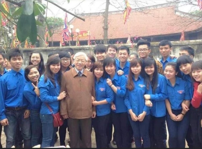 Tổng Bí thư Nguyễn Phú Trọng cùng đoàn viên, thanh niên, con cháu làng Lại Đà Tổng Bí thư Nguyễn Phú Trọng cùng đoàn viên, thanh niên, con cháu làng Lại Đà