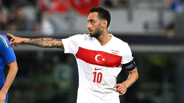 Thổ Nhĩ Kỳ đang chơi thứ bóng đá cuốn hút nhờ nguồn cảm hứng Hakan Calhanoglu