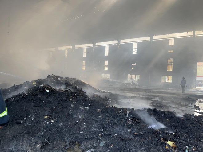 Sau nhiều nỗ lực, đám cháy đã được khống chế Sau nhiều nỗ lực, đám cháy đã được khống chế