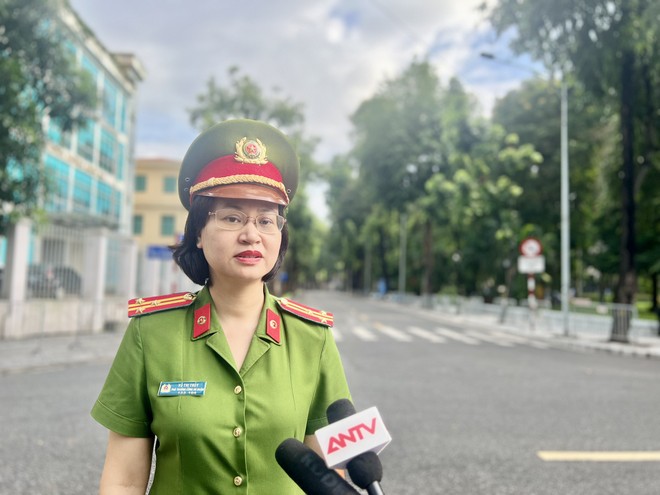 Thượng tá Vũ Thị Thuỷ, Phó trưởng CAQ Hai Bà Trưng chia sẻ sự quyết tâm của cán bộ chiến sỹ công an trong thực hiện nhiệm vụ bảo vệ Lễ Quốc tang Thượng tá Vũ Thị Thuỷ, Phó trưởng CAQ Hai Bà Trưng chia sẻ sự quyết tâm của cán bộ chiến sỹ công an trong thực hiện nhiệm vụ bảo vệ Lễ Quốc tang