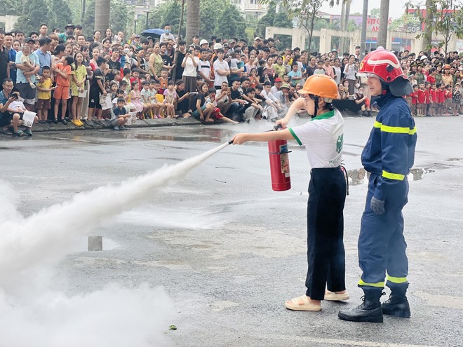 Người dân cần biết cách sử dụng thành thạo các phương tiện PCCC và CNCH