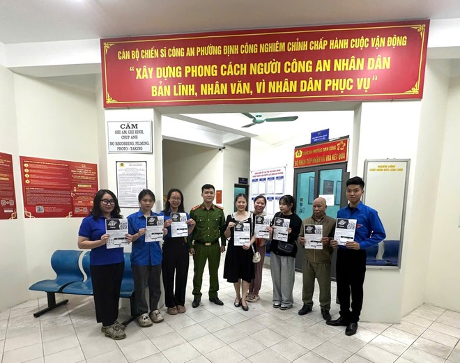 Hội viên các hội gương mẫu cài đặt, kích hoạt sử dụng iHanoi Hội viên các hội gương mẫu cài đặt, kích hoạt sử dụng iHanoi