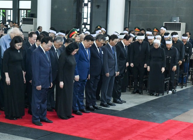 Đoàn đại biểu thành phố Hà Nội vào viếng đồng chí Tổng Bí thư Nguyễn Phú Trọng Đoàn đại biểu thành phố Hà Nội vào viếng đồng chí Tổng Bí thư Nguyễn Phú Trọng