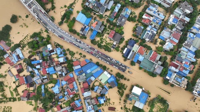 Thành phố Thái Nguyên chìm trong nước lũ