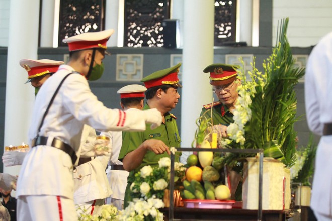 Chỉnh sửa từng chi tiết nhỏ nhất Chỉnh sửa từng chi tiết nhỏ nhất