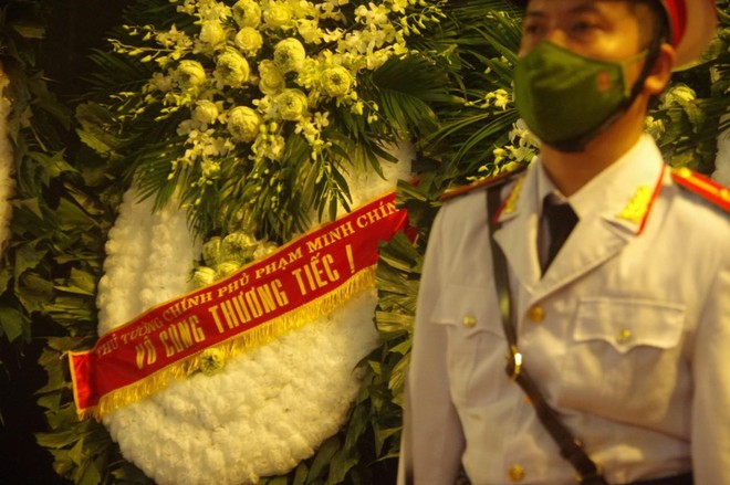 Thủ tướng Chính phủ Phạm Minh Chính gửi vòng hoa viếng các liệt sỹ Thủ tướng Chính phủ Phạm Minh Chính gửi vòng hoa viếng các liệt sỹ