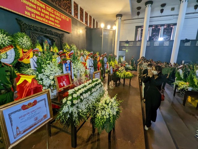 Tang lễ trọng thể 3 Liệt sỹ Công an Hà Nội anh dũng hy sinh vì sự bình yên của Nhân dân ảnh 38 Tang lễ trọng thể 3 Liệt sỹ Công an Hà Nội anh dũng hy sinh vì sự bình yên của Nhân dân ảnh 38