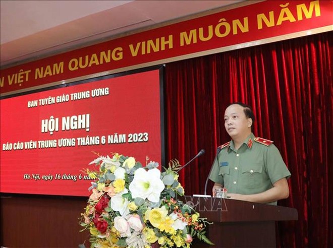 Thiếu tướng Đặng Hồng Đức, Chánh Văn phòng Bộ Công an thông tin tại Hội nghị.
