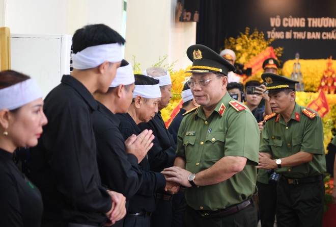 Đồng chí Giám đốc CATP thăm hỏi, động viên người thân của Tổng Bí thư Nguyễn Phú Trọng Đồng chí Giám đốc CATP thăm hỏi, động viên người thân của Tổng Bí thư Nguyễn Phú Trọng