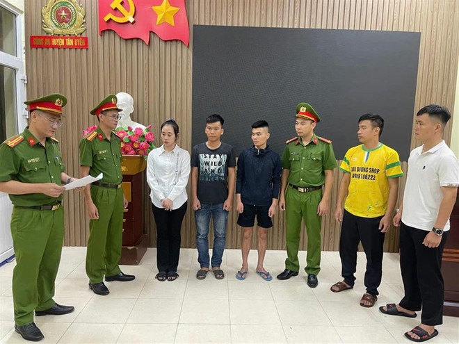 Các đối tượng tại cơ quan Công an. Các đối tượng tại cơ quan Công an.