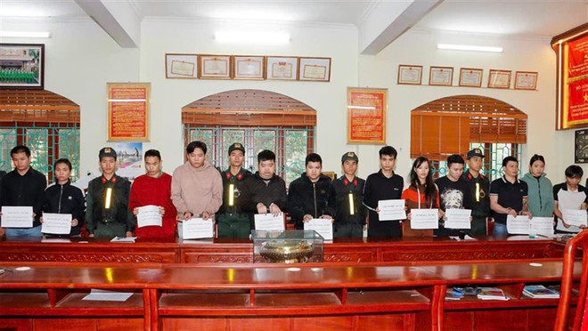 Các đối tượng tại cơ quan Công an. Các đối tượng tại cơ quan Công an.