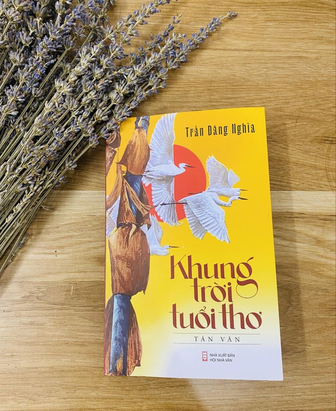 “Khung trời tuổi thơ” của tác giả Trần Đăng Nghĩa do NXB Hội Nhà văn ấn hành