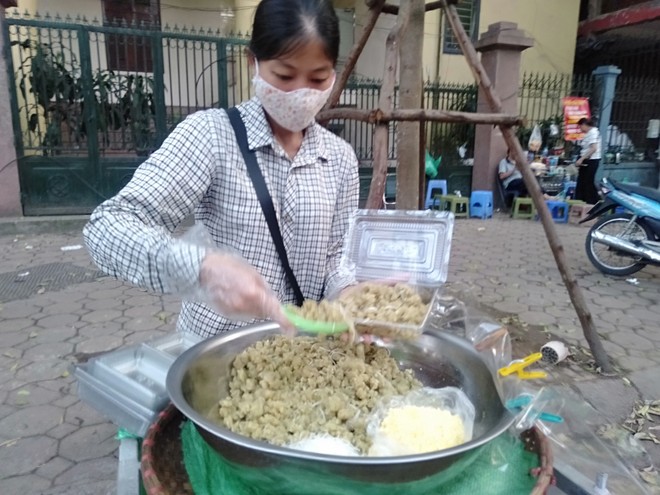 Hàng xôi cốm Hà thành trên phố Phan Đình Phùng, Hà Nội