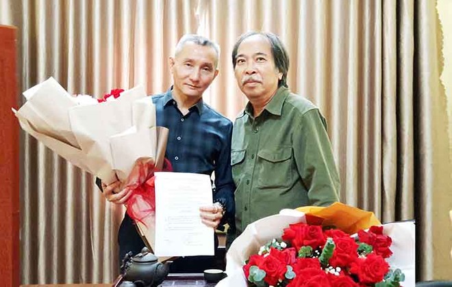 Nhà thơ Lương Ngọc An (bên trái) và Chủ tịch Hội Nhà văn Việt Nam Nguyễn Quang Thiều Nhà thơ Lương Ngọc An (bên trái) và Chủ tịch Hội Nhà văn Việt Nam Nguyễn Quang Thiều