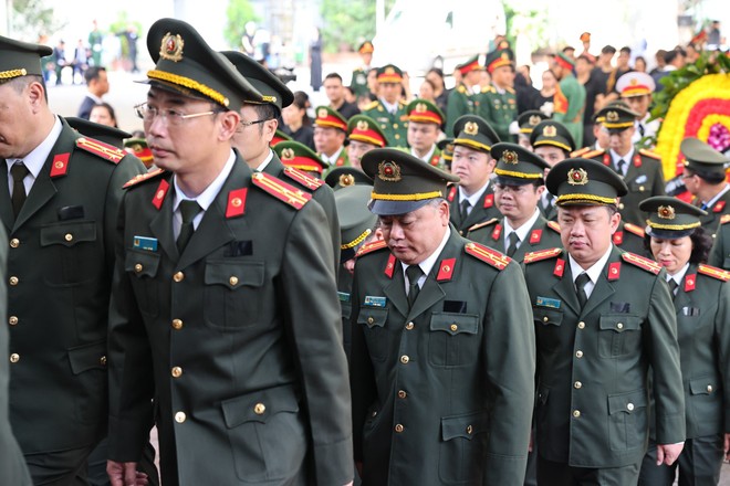 Biến đau thương thành hành động cách mạng, mỗi cán bộ chiến sỹ Công an Hà Nội nguyện đem hết sức mình thực hiện tốt nhiệm vụ bảo đảm tuyệt đối an ninh, an toàn Thủ đô thân yêu, phục vụ đắc lực sự nghiệp xây dựng và bảo vệ đất nước Việt Nam ngày càng giàu đẹp. Biến đau thương thành hành động cách mạng, mỗi cán bộ chiến sỹ Công an Hà Nội nguyện đem hết sức mình thực hiện tốt nhiệm vụ bảo đảm tuyệt đối an ninh, an toàn Thủ đô thân yêu, phục vụ đắc lực sự nghiệp xây dựng và bảo vệ đất nước Việt Nam ngày càng giàu đẹp.