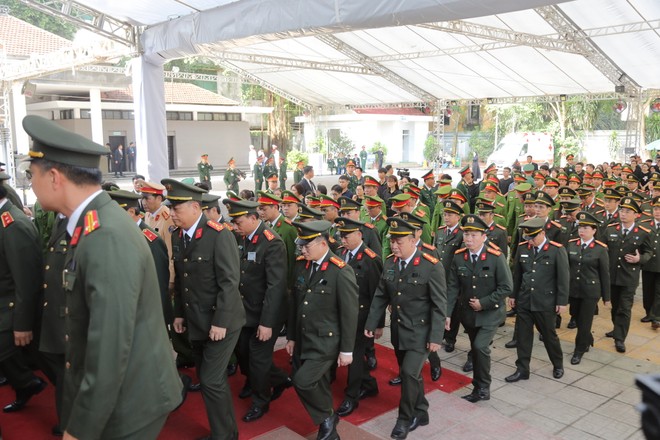 Tổng Bí thư Nguyễn Phú Trọng đã ra đi về cõi vĩnh hằng, nhưng những lời dạy của Tổng Bí thư mãi được các thế hệ cán bộ chiến sỹ Công an Thủ đô khắc ghi và quyết tâm thực hiện Tổng Bí thư Nguyễn Phú Trọng đã ra đi về cõi vĩnh hằng, nhưng những lời dạy của Tổng Bí thư mãi được các thế hệ cán bộ chiến sỹ Công an Thủ đô khắc ghi và quyết tâm thực hiện