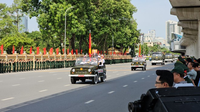 Đoàn xe tang đã về đến Nghĩa trang Mai Dịch, nơi Tổng Bí thư Nguyễn Phú Trọng an nghỉ vĩnh hằng. Ảnh: Thùy An