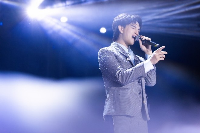 An ninh thủ đô - Hồ Ngọc Hà - Hương Giang và dàn sao Vbiz “đốt cháy” sân khấu trường Đại học HUTECH 5