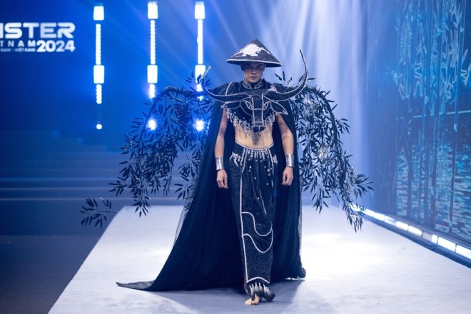 Trang phục &quot;Đầu cơ nghiệp&quot; giành giải 3