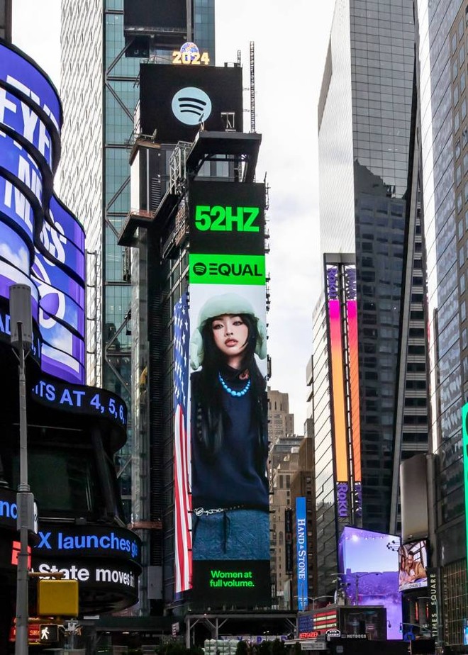 Hình ảnh của 52Hz xuất hiện trên Quảng trường Thời đại New York
