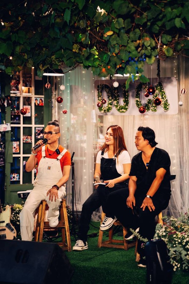 Ca sĩ Jimmi Nguyễn chia sẻ tại buổi gặp gỡ Ca sĩ Jimmi Nguyễn chia sẻ tại buổi gặp gỡ