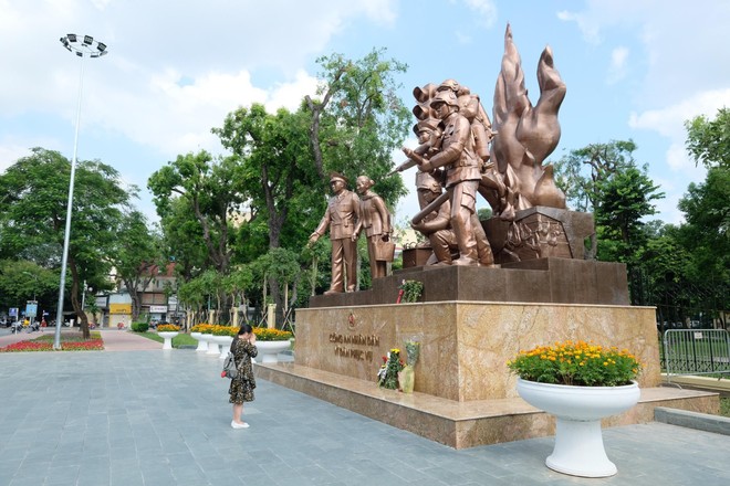 Người dân Hà Nội đặt hoa tưởng nhớ, tri ân các cán bộ Công an hy sinh trong quá trình làm nhiệm vụ Người dân Hà Nội đặt hoa tưởng nhớ, tri ân các cán bộ Công an hy sinh trong quá trình làm nhiệm vụ