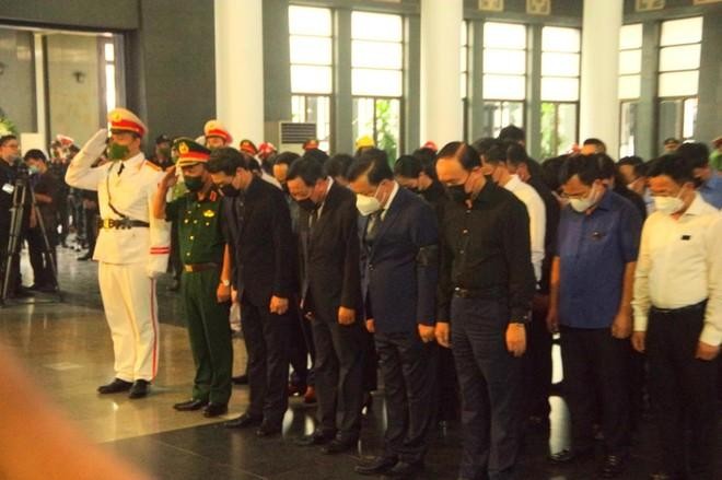 Đoàn Thành ủy, HĐND, UBND, MTTQ Việt Nam TP Hà Nội do đồng chí Đinh Tiến Dũng, Ủy viên Bộ Chính trị, Bí thư Thành ủy dẫn đầu vào viếng 3 liệt sỹ Đoàn Thành ủy, HĐND, UBND, MTTQ Việt Nam TP Hà Nội do đồng chí Đinh Tiến Dũng, Ủy viên Bộ Chính trị, Bí thư Thành ủy dẫn đầu vào viếng 3 liệt sỹ