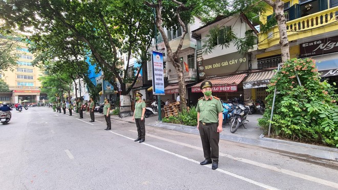 Tang lễ trọng thể 3 Liệt sỹ Công an Hà Nội anh dũng hy sinh vì sự bình yên của Nhân dân ảnh 65 Tang lễ trọng thể 3 Liệt sỹ Công an Hà Nội anh dũng hy sinh vì sự bình yên của Nhân dân ảnh 65