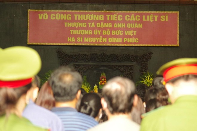 Tang lễ trọng thể 3 Liệt sỹ Công an Hà Nội anh dũng hy sinh vì sự bình yên của Nhân dân ảnh 68 Tang lễ trọng thể 3 Liệt sỹ Công an Hà Nội anh dũng hy sinh vì sự bình yên của Nhân dân ảnh 68