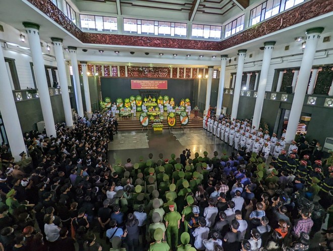 Phút mặc niệm tưởng nhớ, tri ân các liệt sỹ đã hy sinh vì sự bình yên của nhân dân Phút mặc niệm tưởng nhớ, tri ân các liệt sỹ đã hy sinh vì sự bình yên của nhân dân