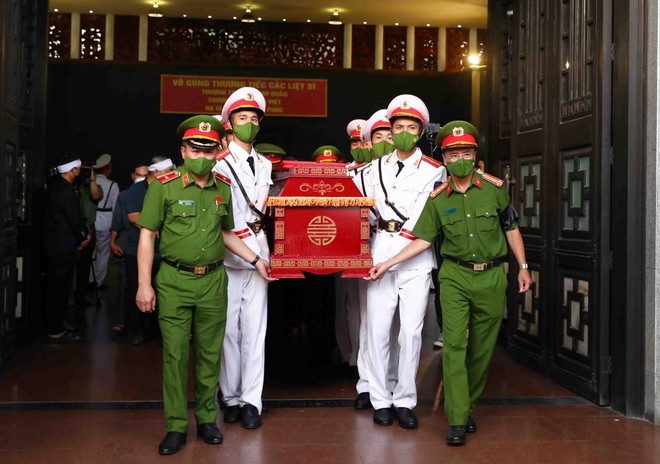 Ban Giám đốc CATP Hà Nội tiễn đưa các liệt sỹ Ban Giám đốc CATP Hà Nội tiễn đưa các liệt sỹ