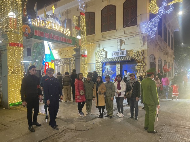 Các cán bộ chiến sỹ đảm bảo tuyệt đối an toàn an ninh trật tự Các cán bộ chiến sỹ đảm bảo tuyệt đối an toàn an ninh trật tự