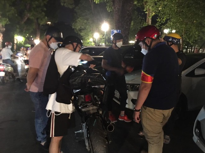 Cảnh sát 141 hóa trang tuần tra kiểm soát đêm Noel