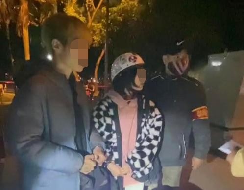 Kiểm tra đối nam nữ phát hiện tàng trữ cần sa.