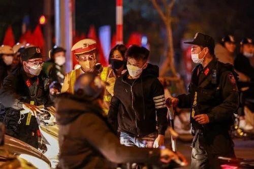 Thanh niên bỏ chạy khi bị yêu cầu dừng xe kiểm tra